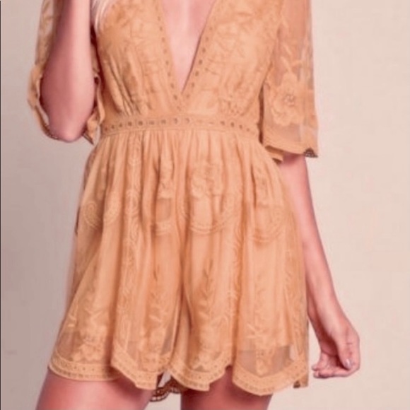 Honey Punch pretty sexy deep v-neck pink blush lace romper shorts M - Picture 3 of 14